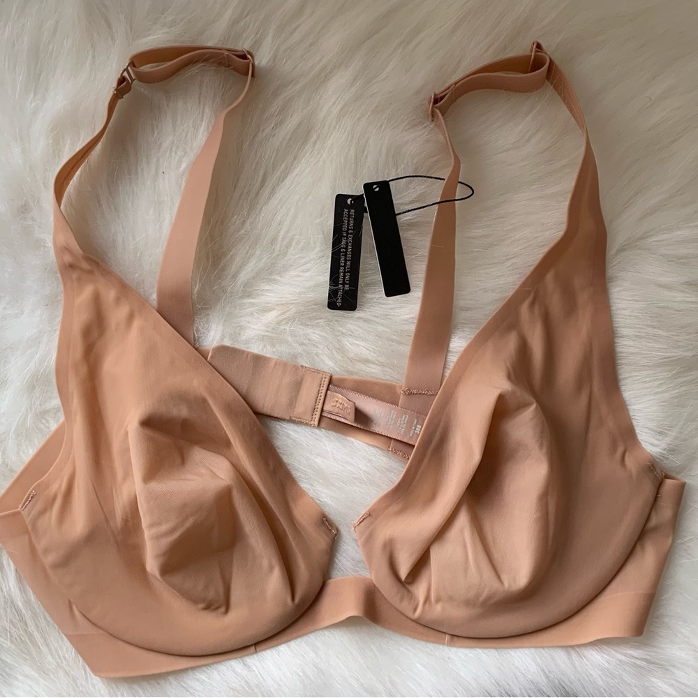 SKIMS Women's Naked Plunge Bra Size 38B Color Honey